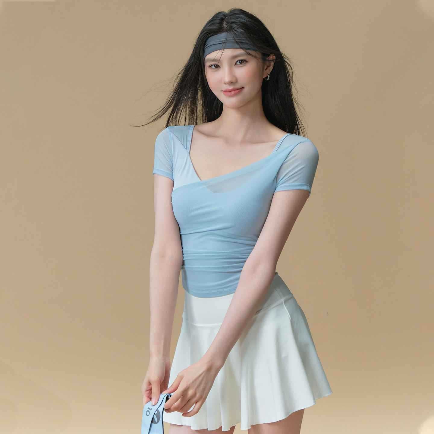 Sports fitness T-shirt with chest pad cutout, Breathable and beautiful back