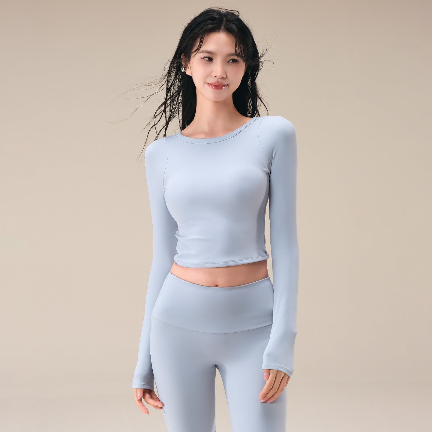Slim sports cut-out beautiful back T-shirt