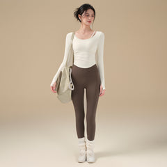 Long-sleeved yoga top with chest pad and beautiful back
