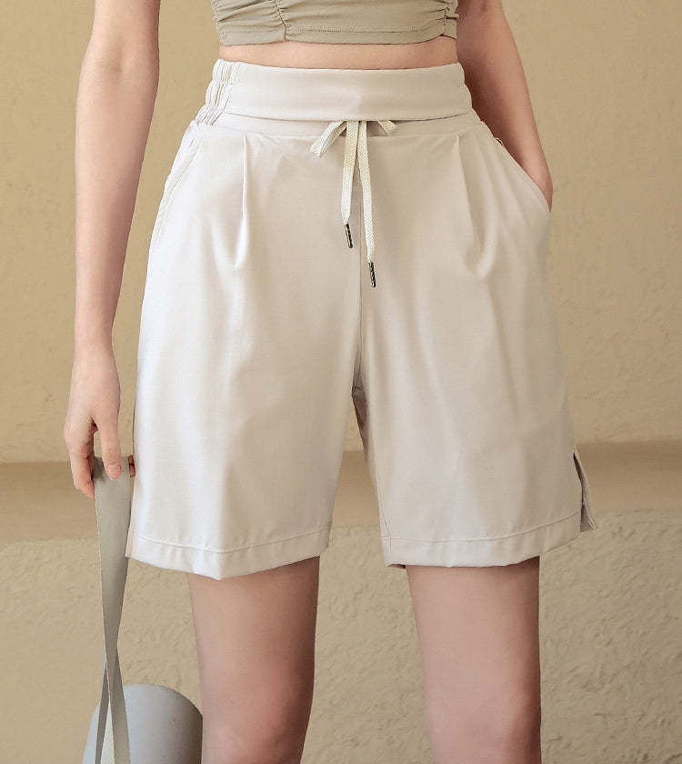 Loose high-waisted cropped pants