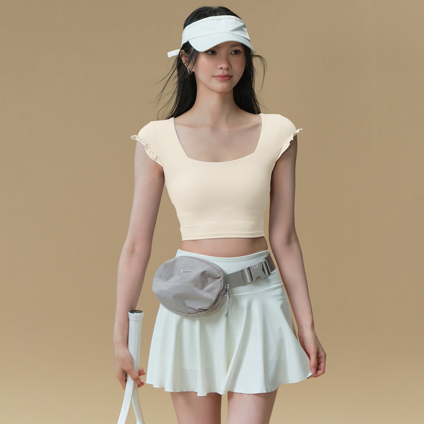 Slim fit yoga clothes with chest pads and short sleeves