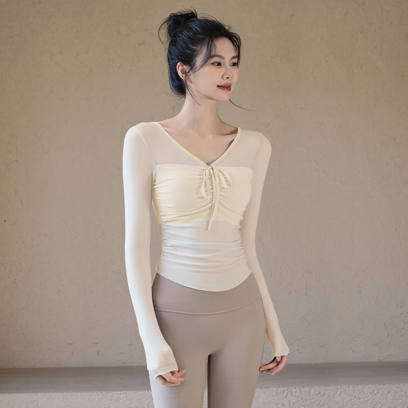 Long-sleeved gym clothes with chest pads and mesh