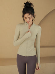 Zip-fitting jacket
