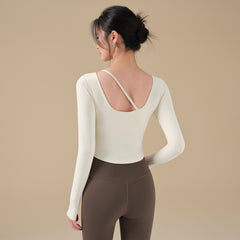 Long-sleeved yoga top with chest pad and beautiful back