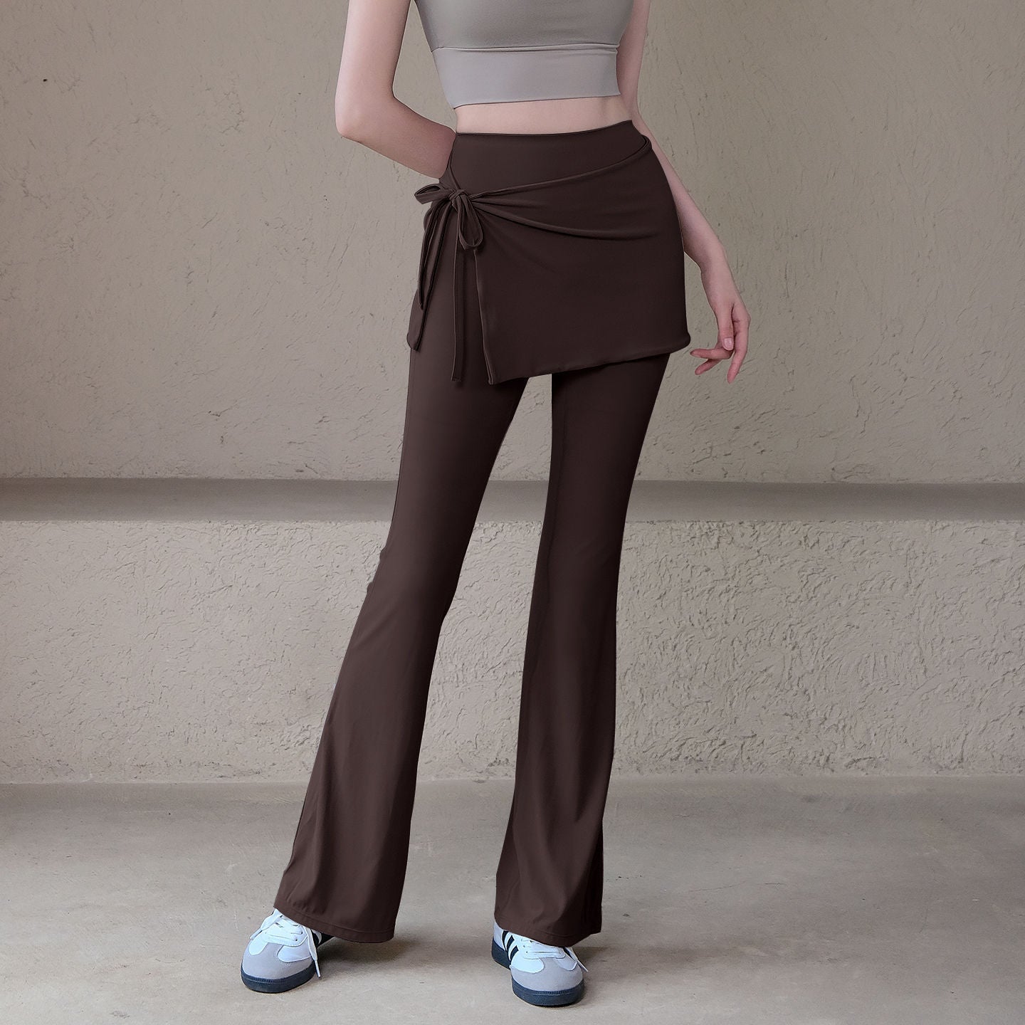 Cool feeling covers the buttocks and slims down sports bootcuts