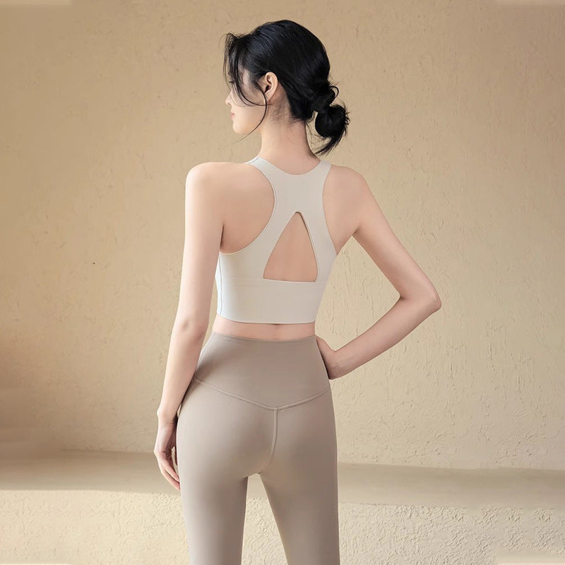 Integrated fitness shockproof bra