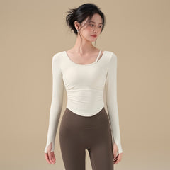 Long-sleeved yoga top with chest pad and beautiful back