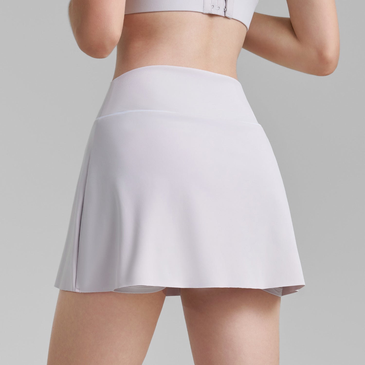 A sports skirt with a cross-waisted cross-waist