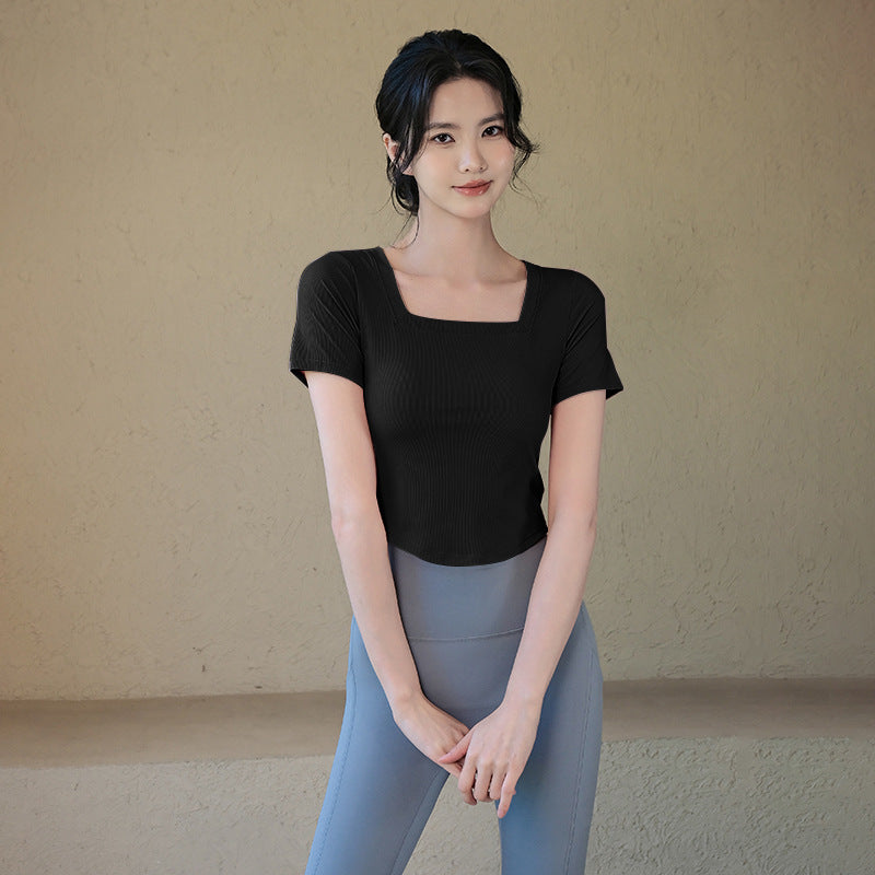 Slimming and figure-hugging sports T-shirt