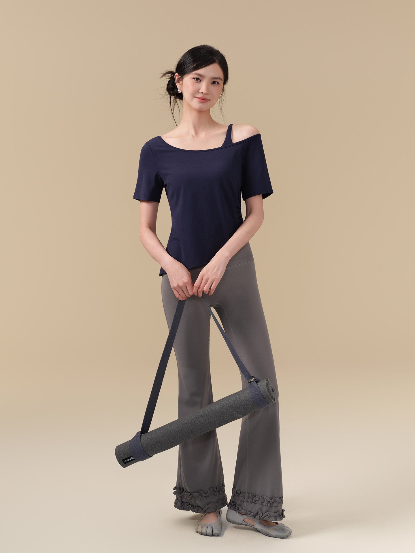 Asymmetrical Collar Side Ruched Slimming Athletic T-shirt