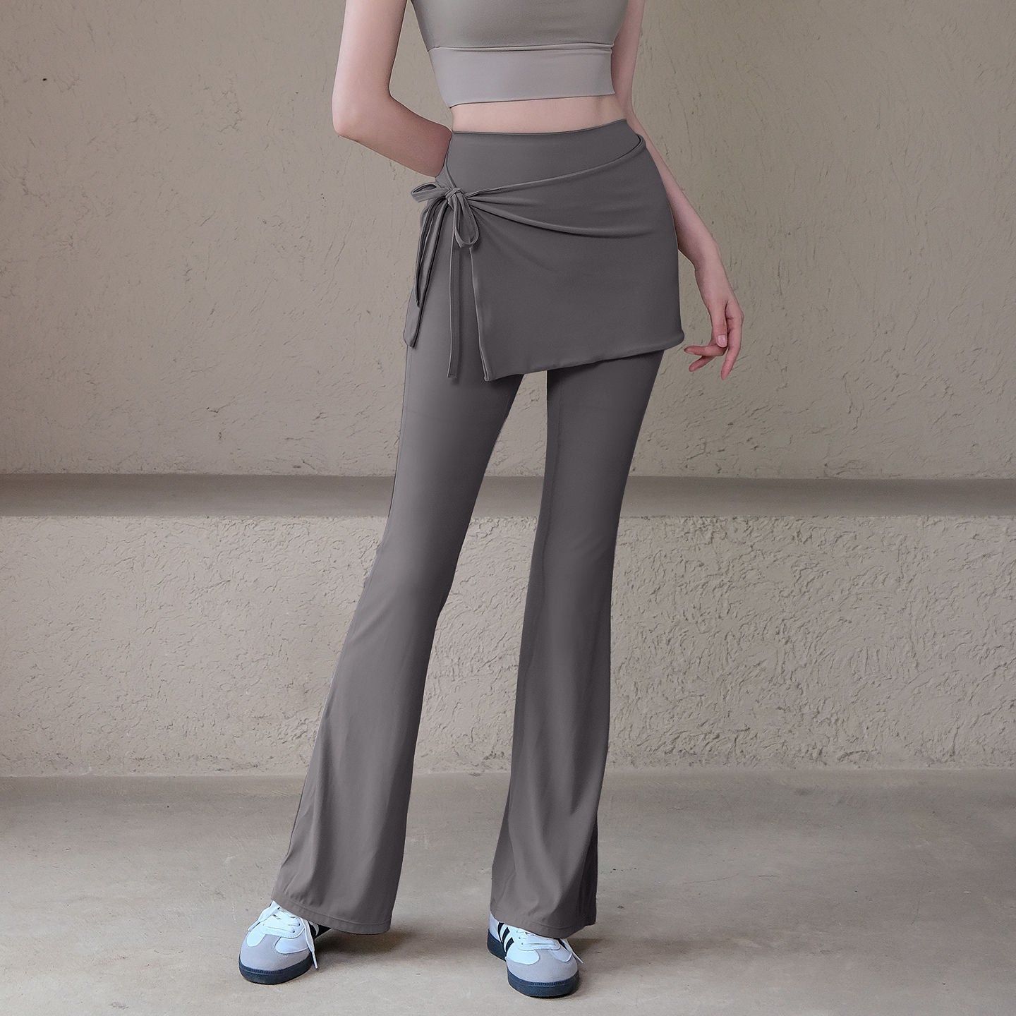 Cool feeling covers the buttocks and slims down sports bootcuts
