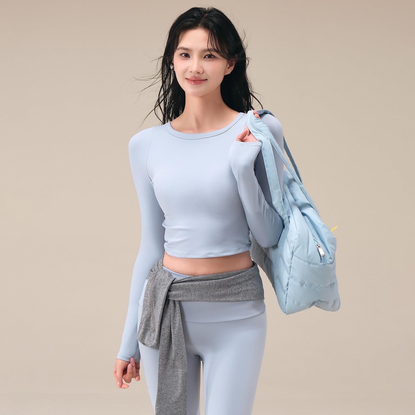 Slim sports cut-out beautiful back T-shirt
