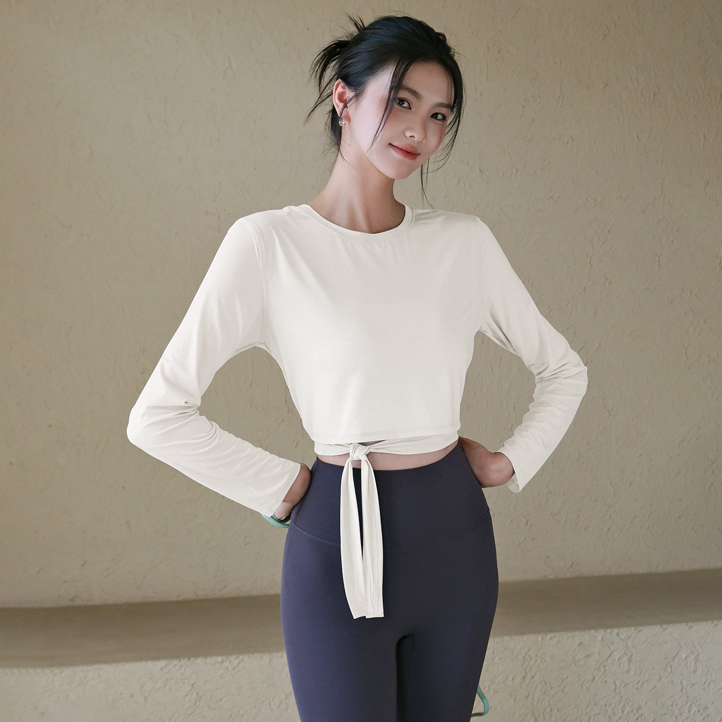 Hollow beautiful back yoga top with long sleeves