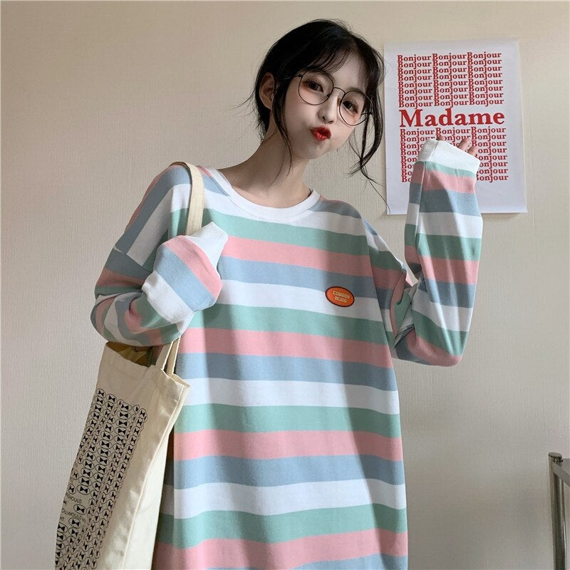 Students loose stripes sweatshirt