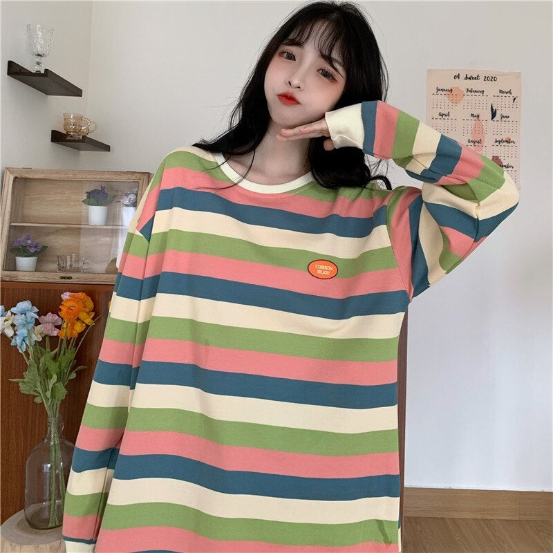 Students loose stripes sweatshirt